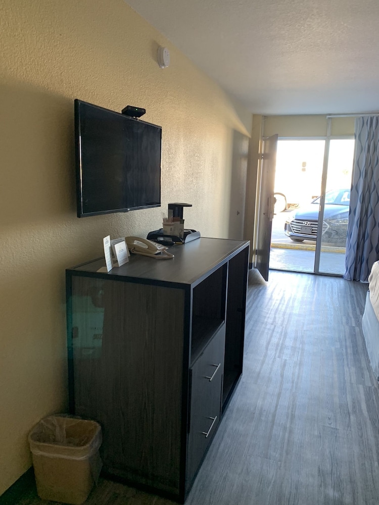 Days Inn by Wyndham Okmulgee 2/15