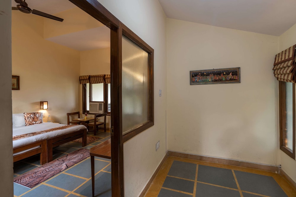 CORBETT WILD RESORT 50/50