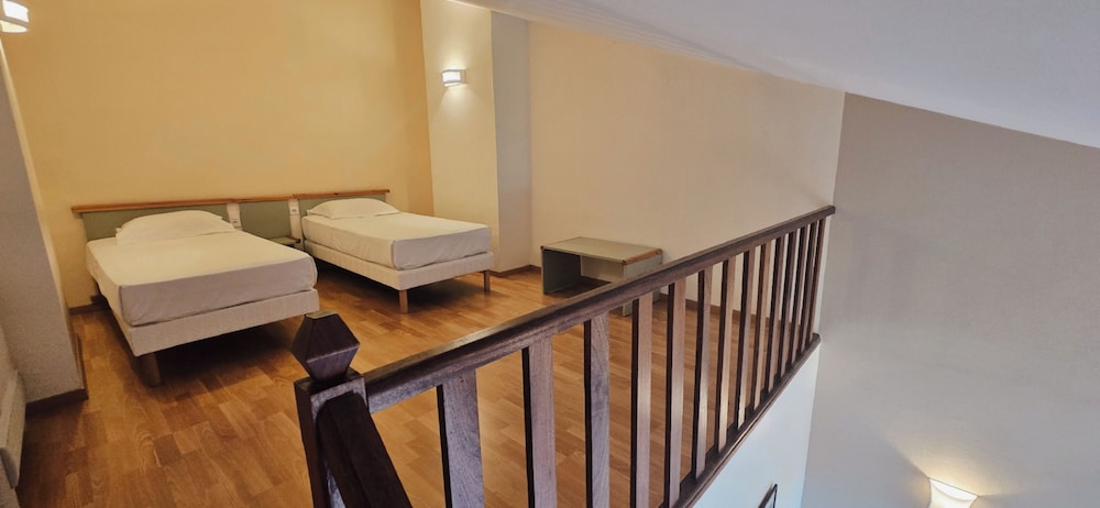 غرفة رباعية بسرير مزدوج وسريرين منفصلين، Hotel Poretta 4/6