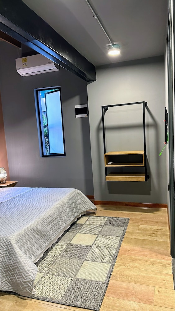 ECONOMY, SUITE