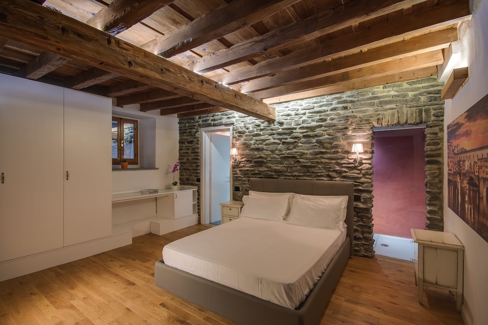 ROOM, QUADRUPLE, DOUBLE AND TWIN BEDS