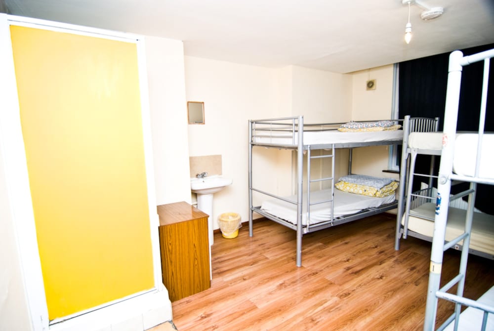 Kensal Green Backpackers 1 16/56