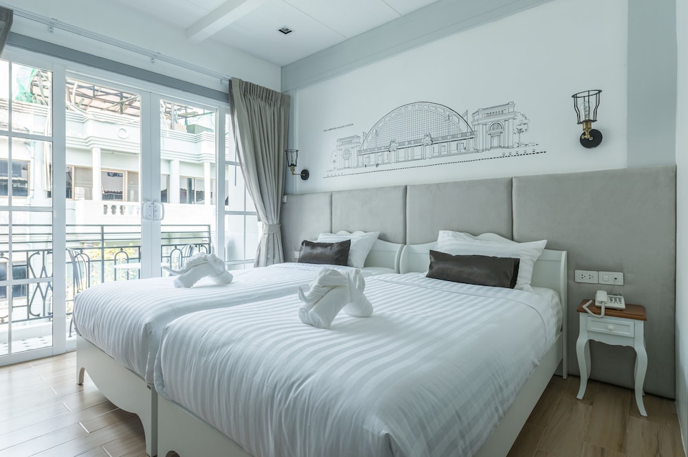 White Ivory Bed Breakfast 8/25