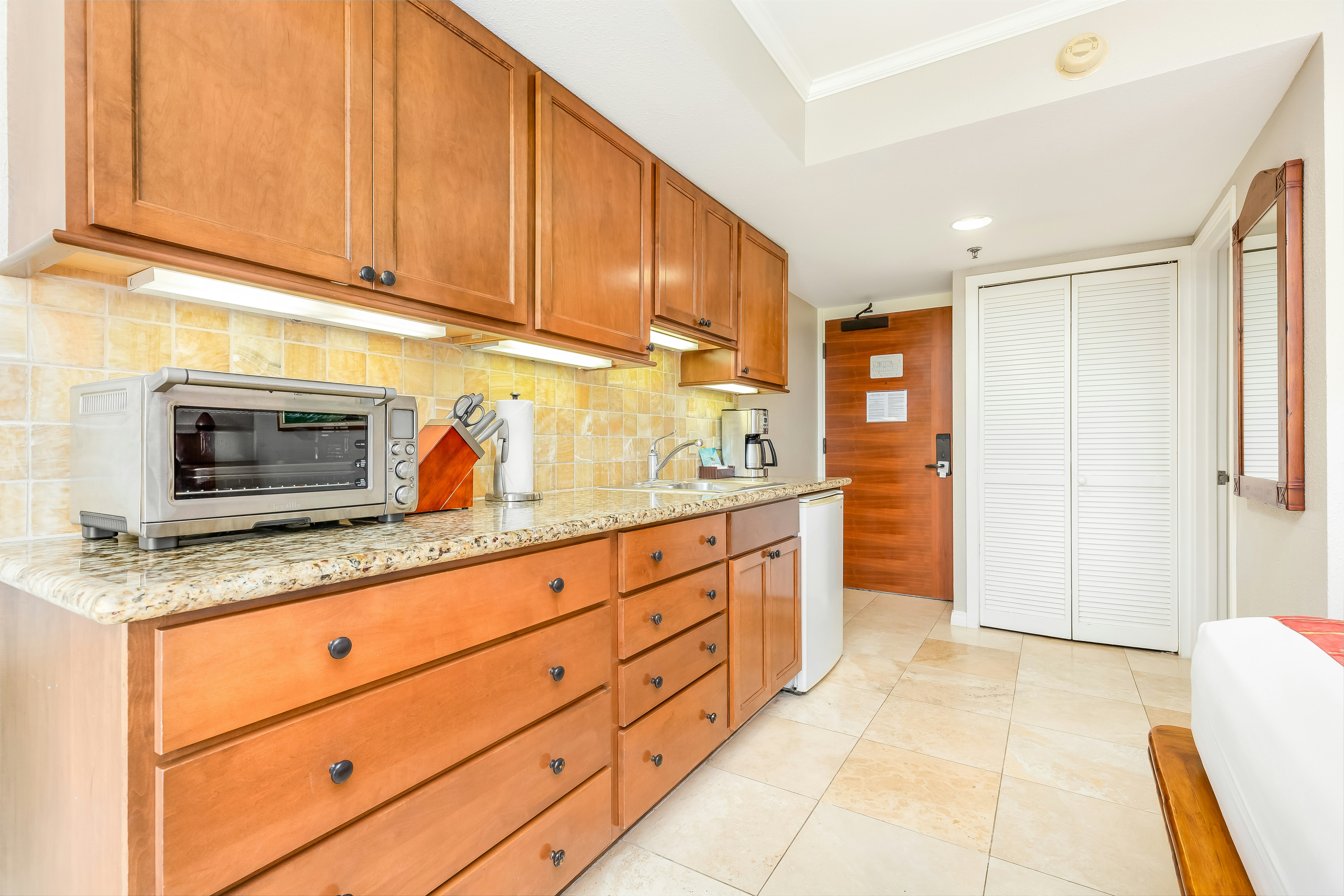 Luana Waikiki Hotel and Suites 10/50