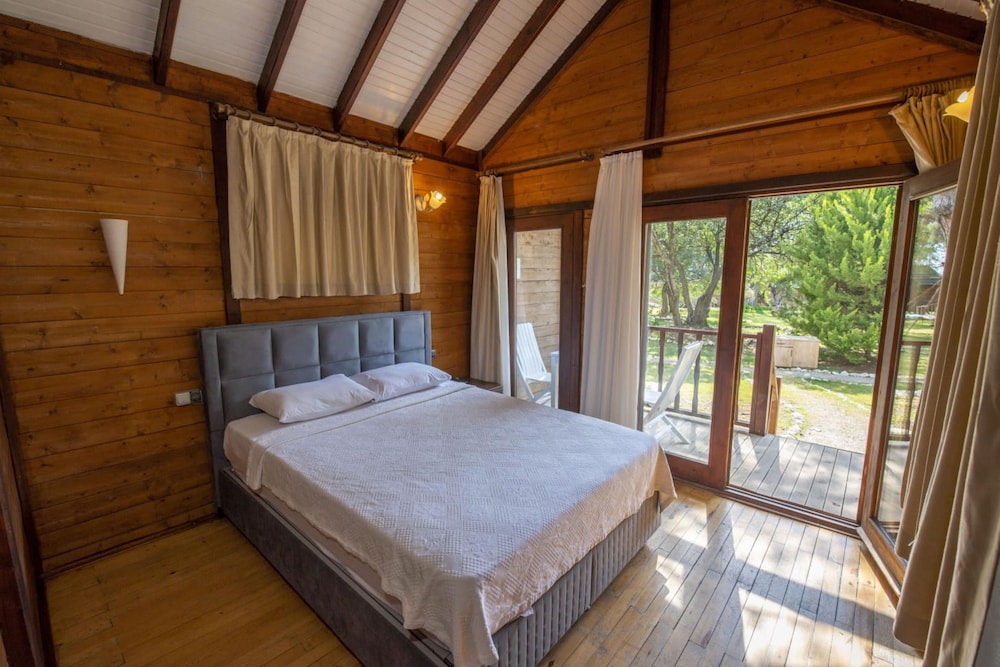 Sea Valley Lodge 10/50