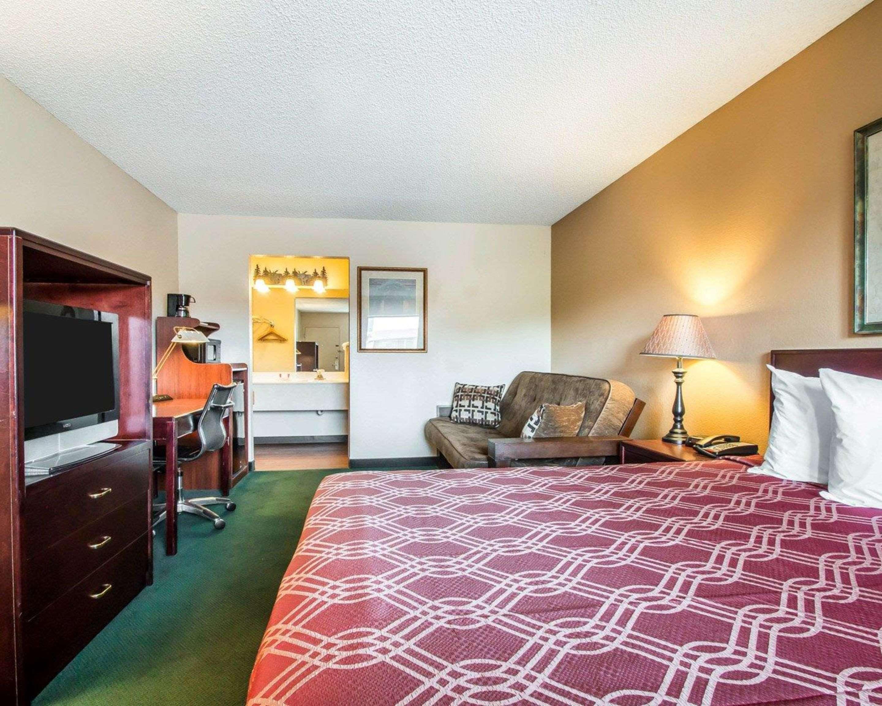 ROOM, KING BED, SMOKING