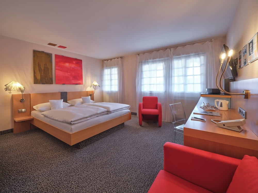 DELUXE, DOUBLE BED, BALCONY