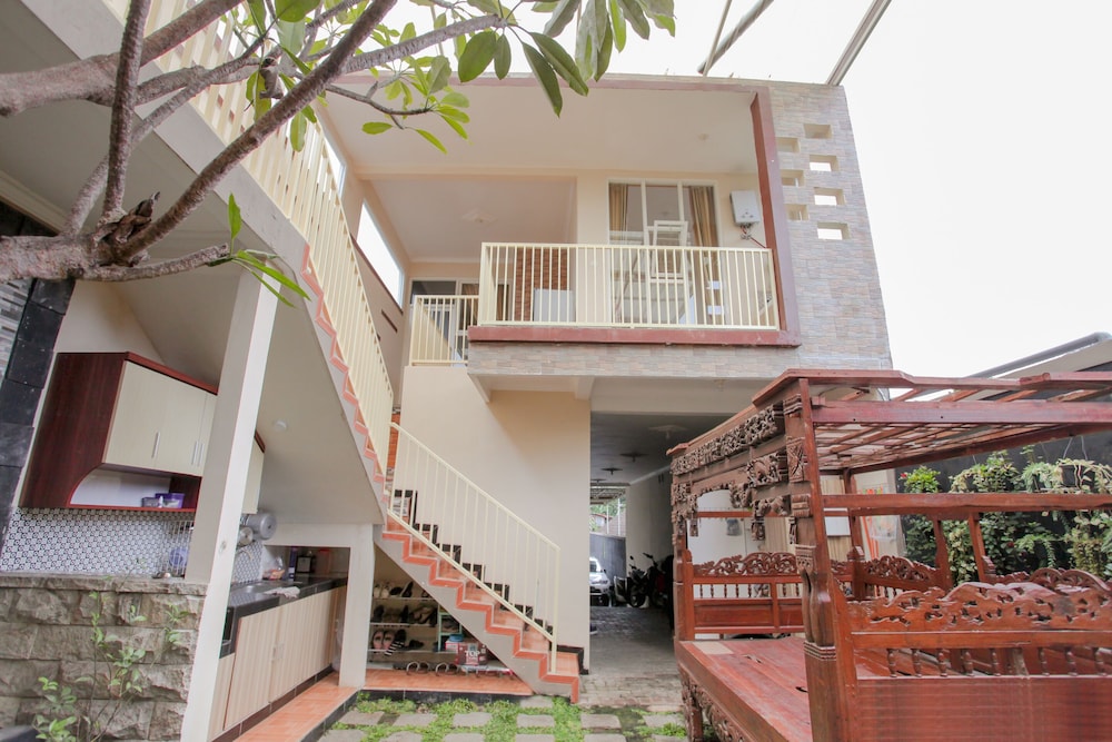 OYO 1692 Villa Akbar 3 1/48