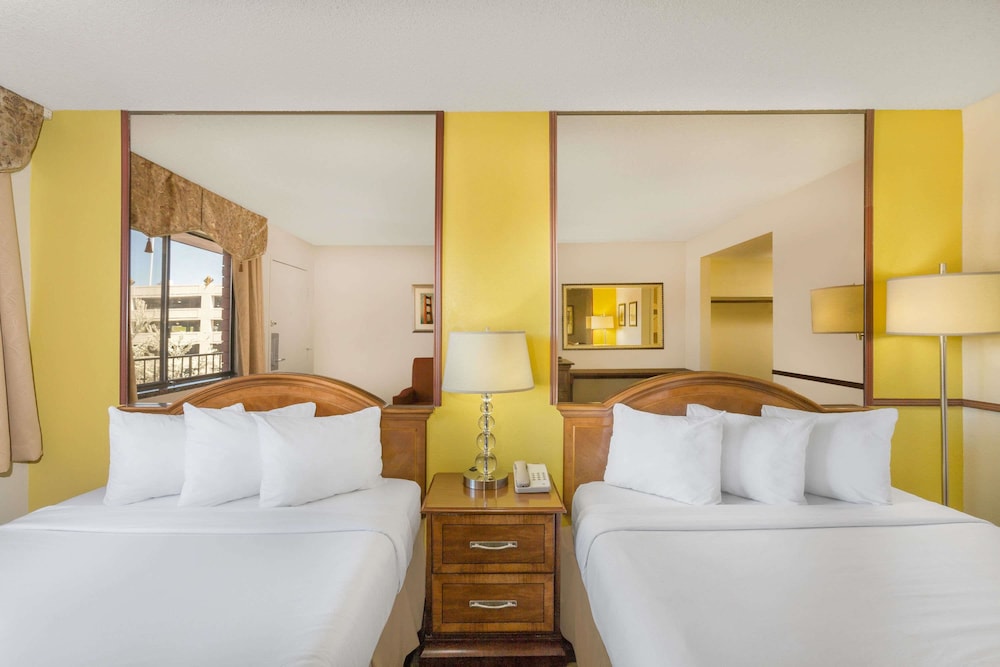 Travelodge by Wyndham Reno Downtown 23/37