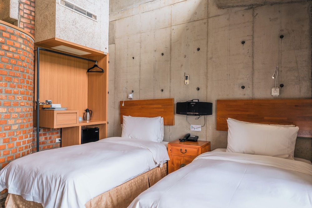 ROOM, TWIN BEDS
