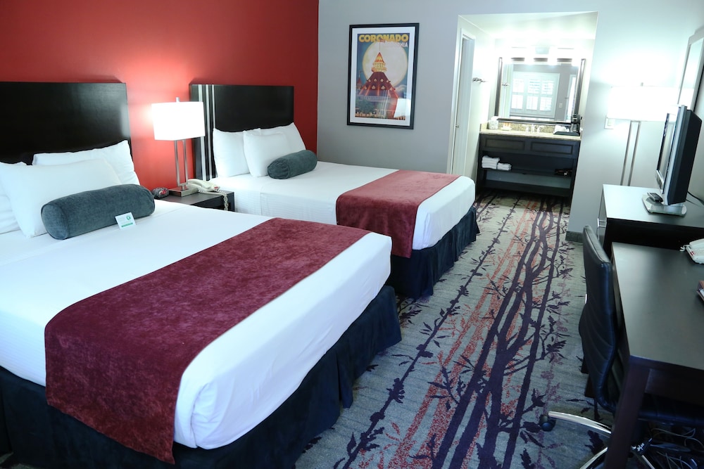 DELUXE, SINGLE, 2 QUEEN BEDS, GARDEN VIEW