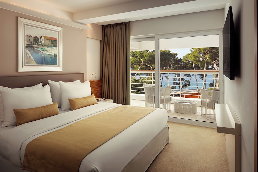 Junior Suite, King Bed, Sea Side, Sofa, Balcony