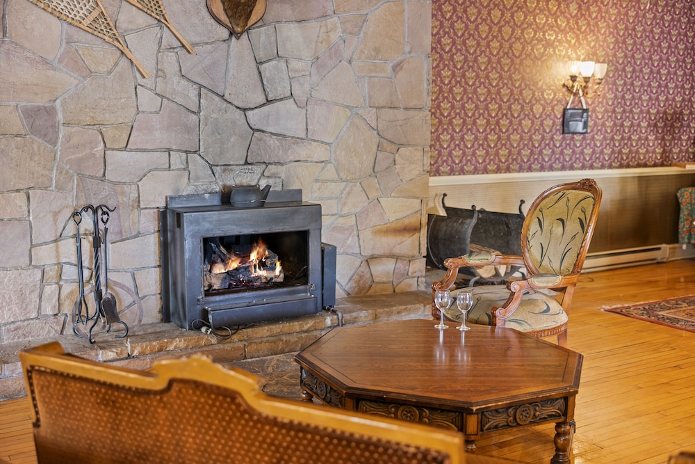 The Pines Inn Lake Placid 35/41