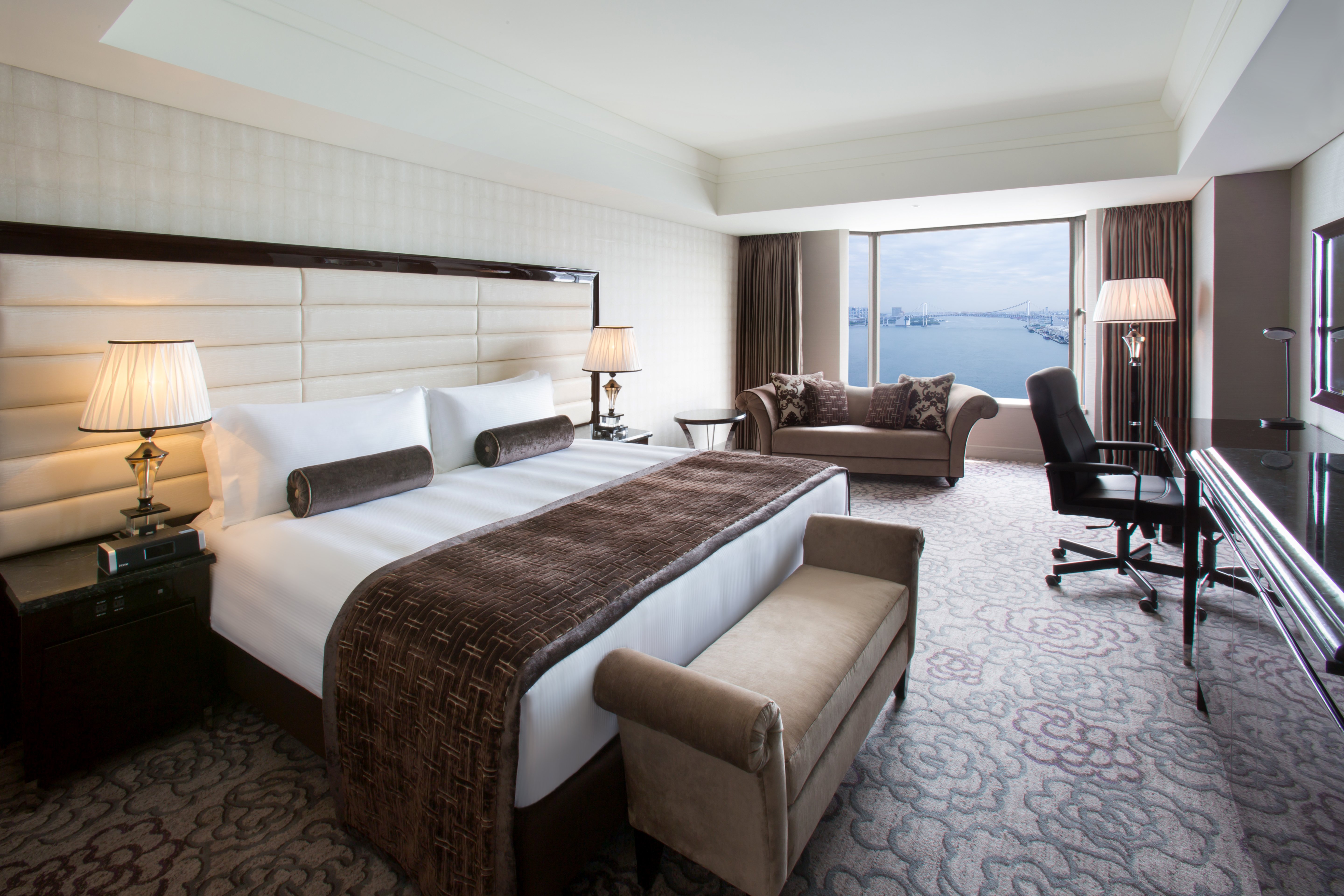 Club, Superior, King Bed, Bay View
