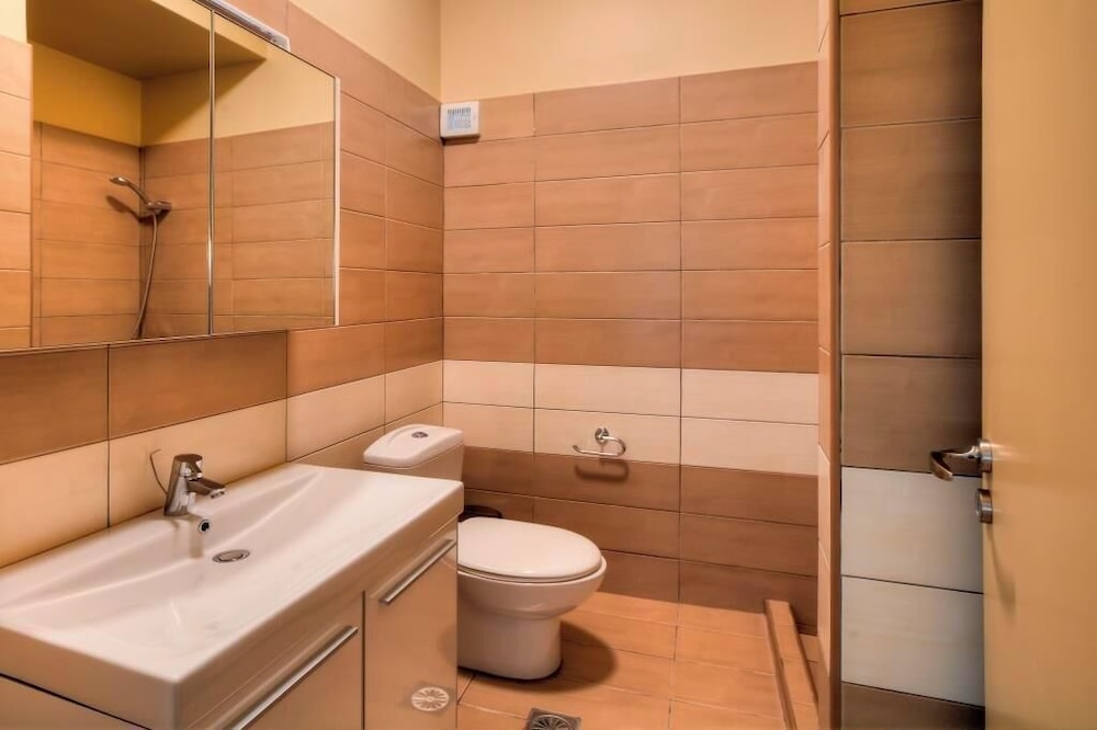 Marini Luxury Apartments And Suites 74/75