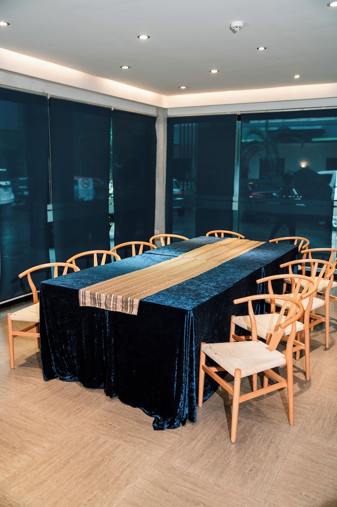 Sun City Suites 50/58