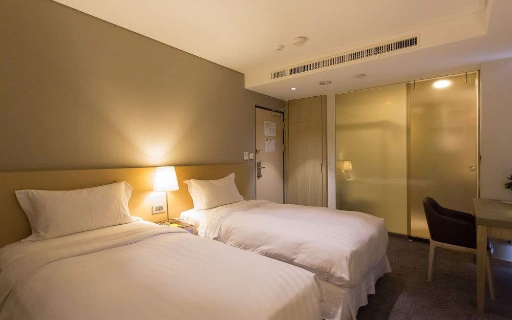 Leesing Hotel 6/35