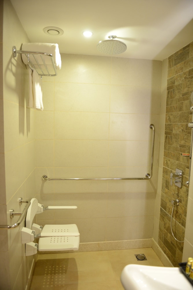 Gurmon Hotels Sohna Road Gurugram a Member of Radisson Individuals 26/75
