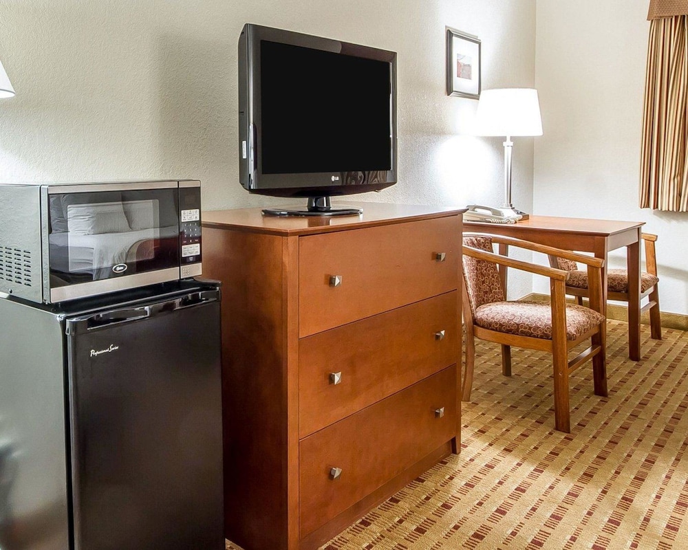 Quality Inn & Suites Eau Claire University Area 26/27