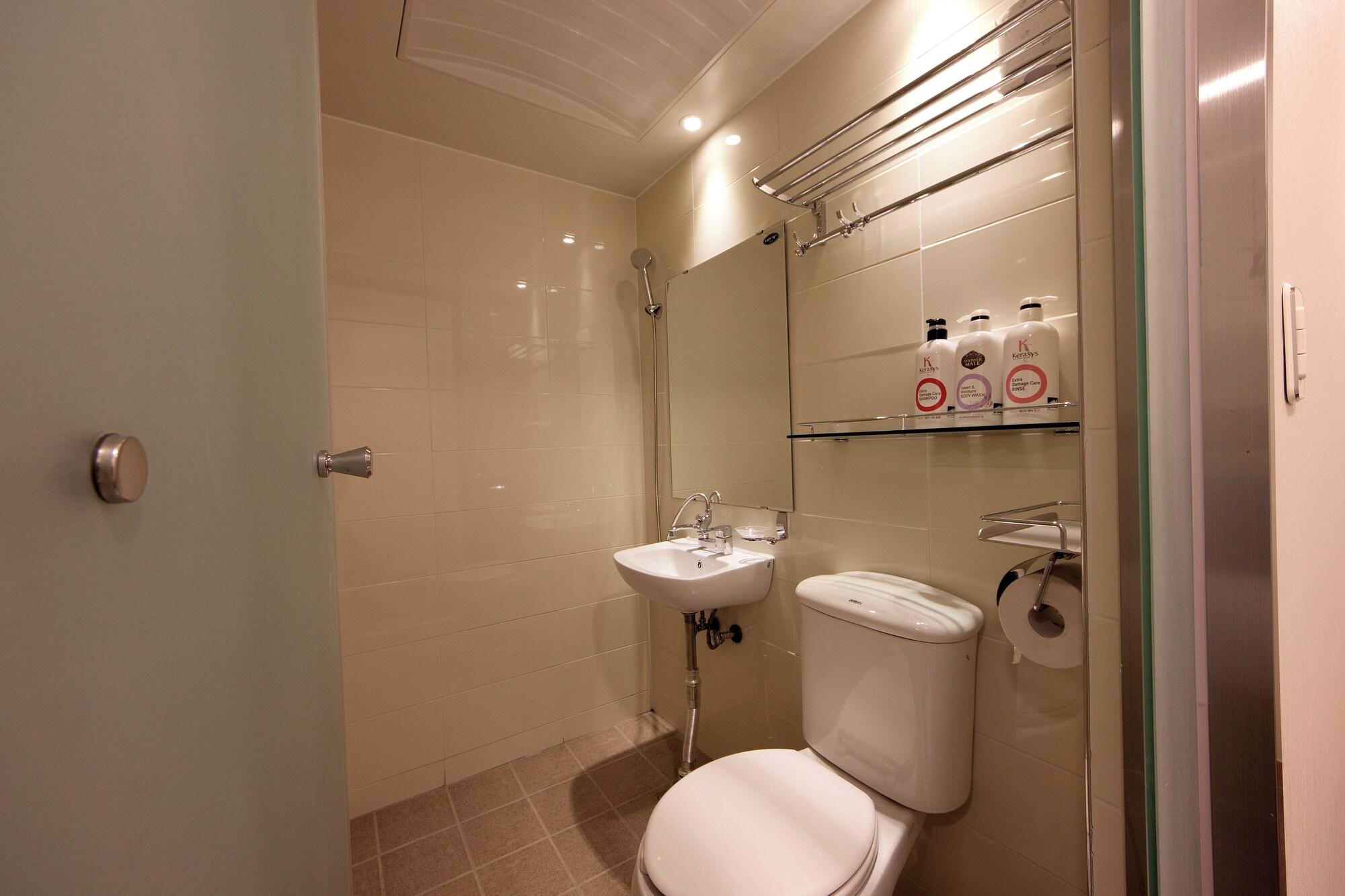 غرفة اقتصادية ثلاثية بغرفة نوم واحدة، K-Guesthouse Myeongdong 1 4/4