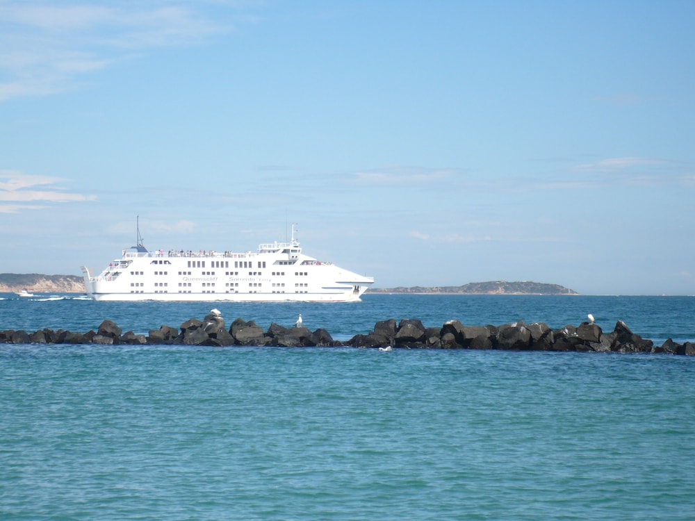 BIG4 Ingenia Holidays Queenscliff Beacon 46/49