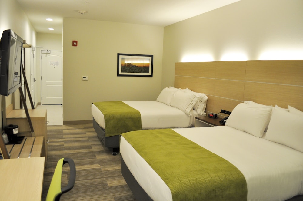 Holiday Inn Express Suites Price 17/51