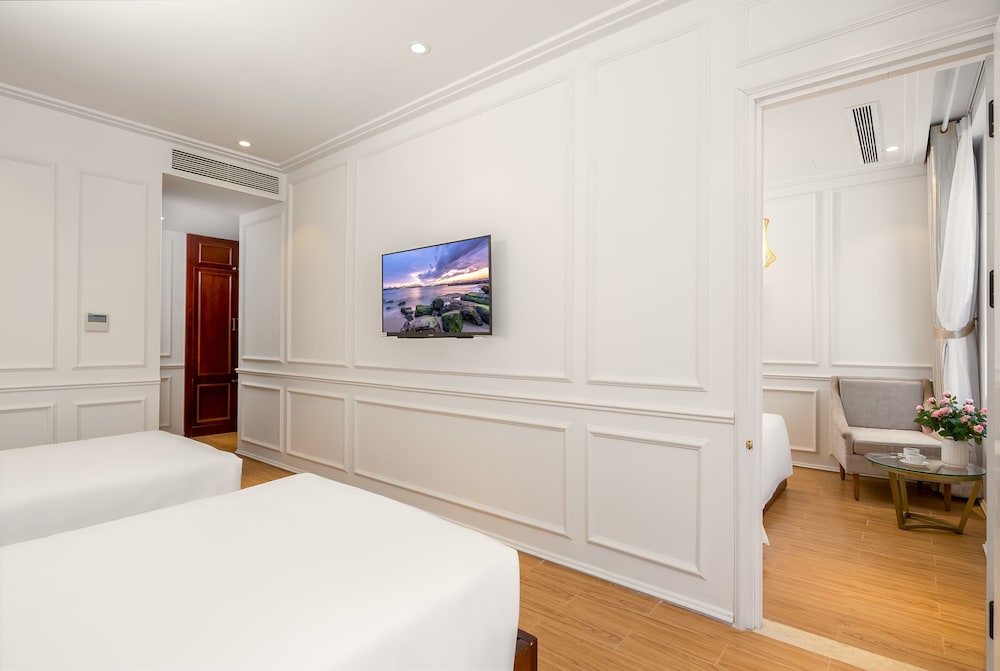 2 BEDROOMS, FAMILY, QUADRUPLE, PARTIAL OCEAN VIEW