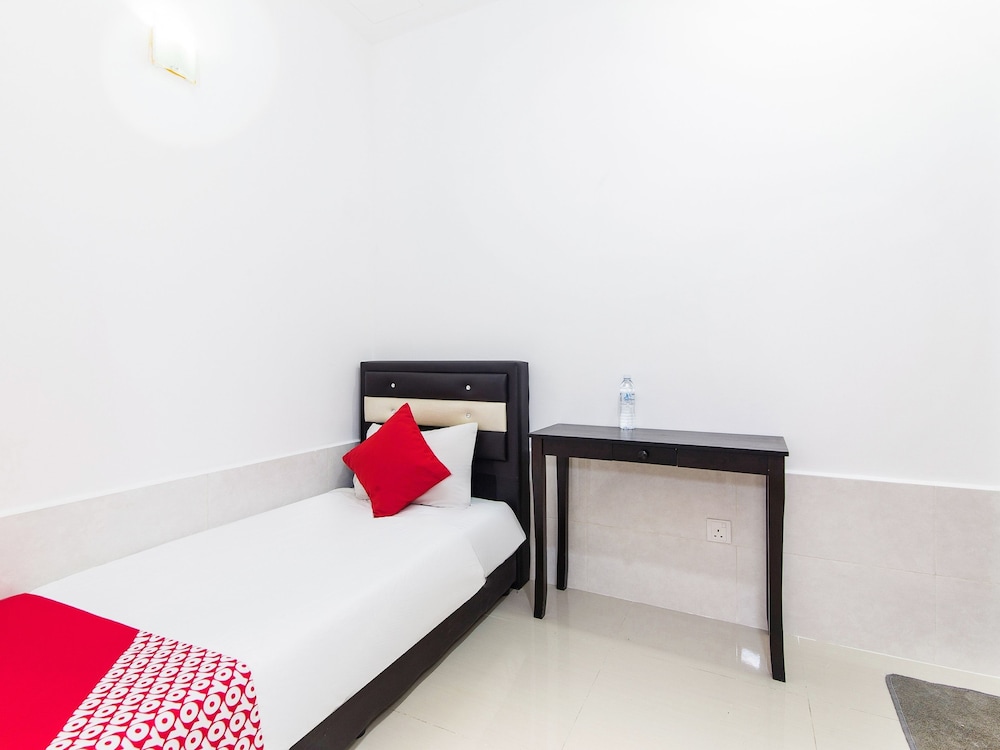 Super OYO 414 Adiff Palace Hotel 32/34