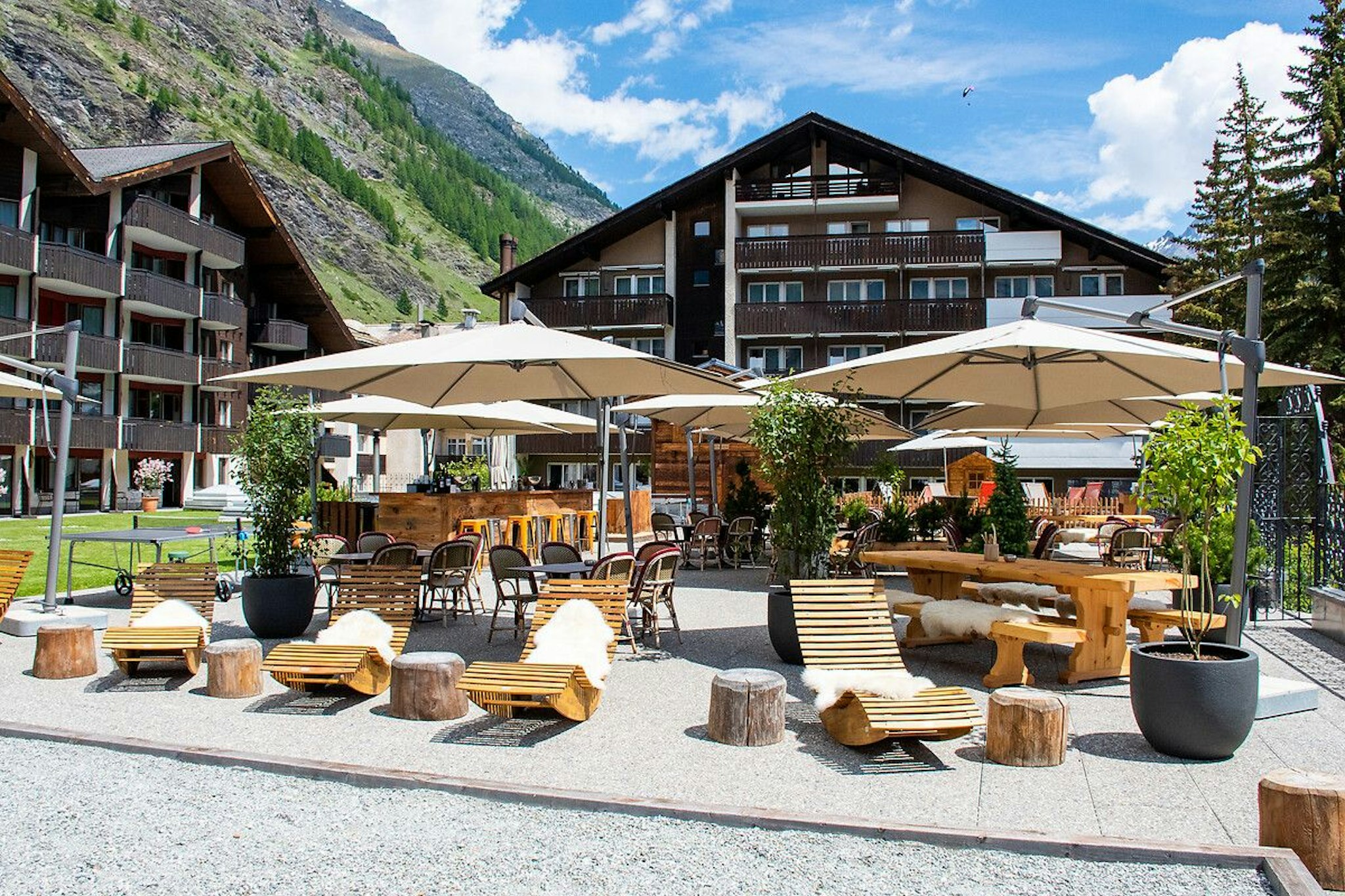 Schweizerhof Zermatt Hotel 78/81
