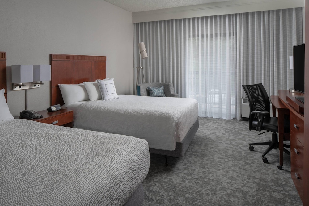 Courtyard by Marriott Jacksonville at the Mayo Clinic Campus/Beaches 6/43