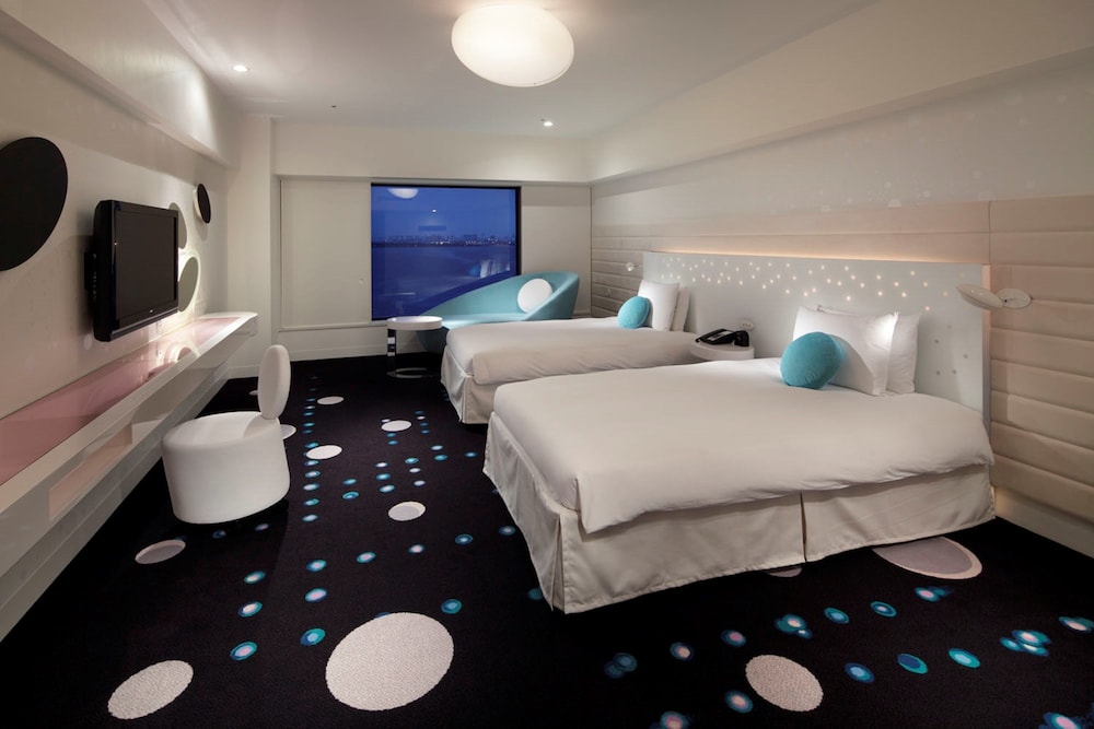 Hilton Tokyo Bay 29/76