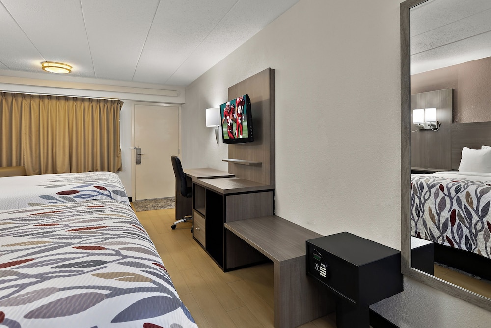 Standard, Single, 2 Double Beds