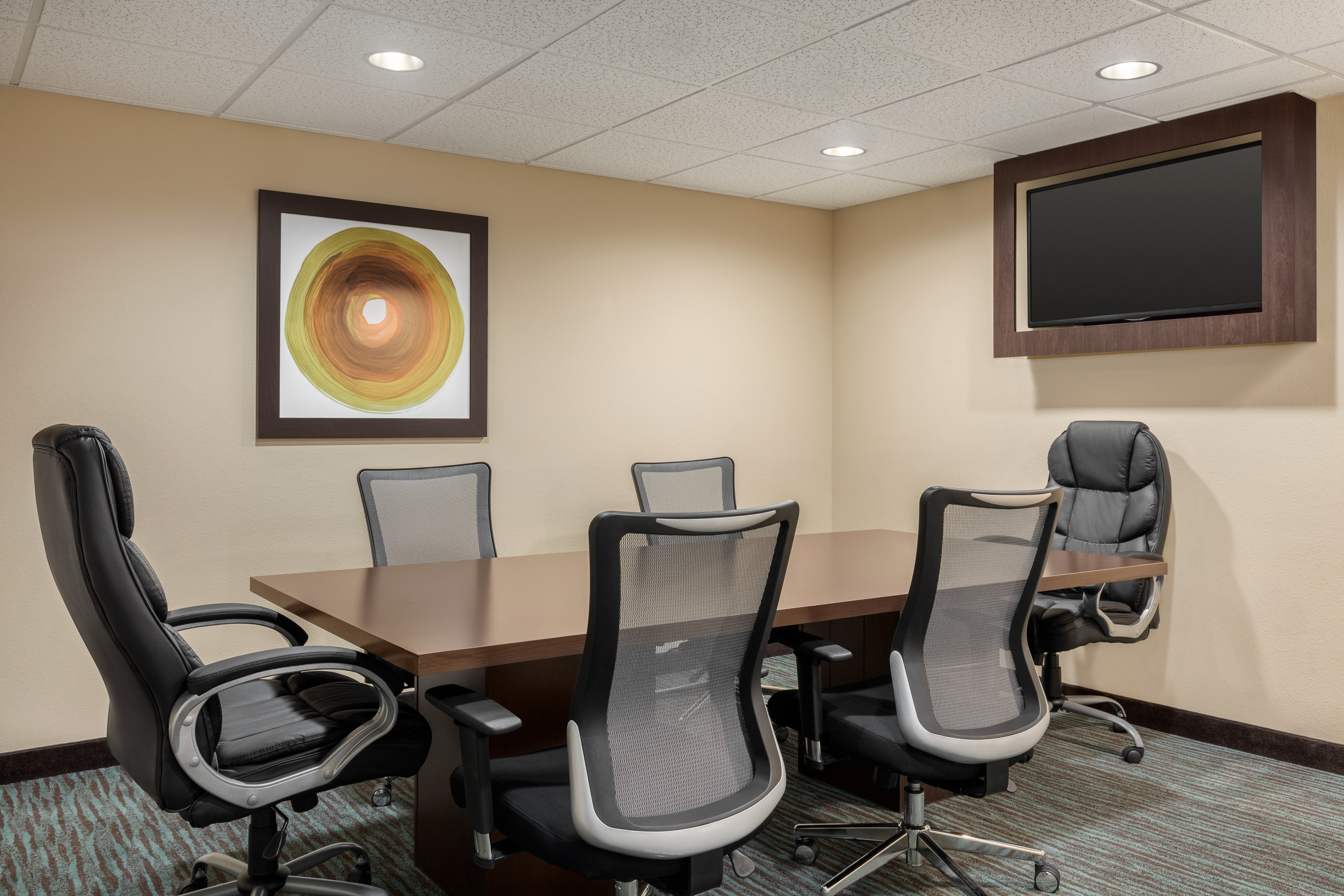 Holiday Inn Express Suites Colorado Springs Central 67/80
