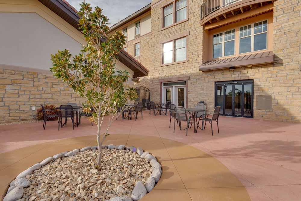 Drury Inn and Suites Las Cruces 37/39