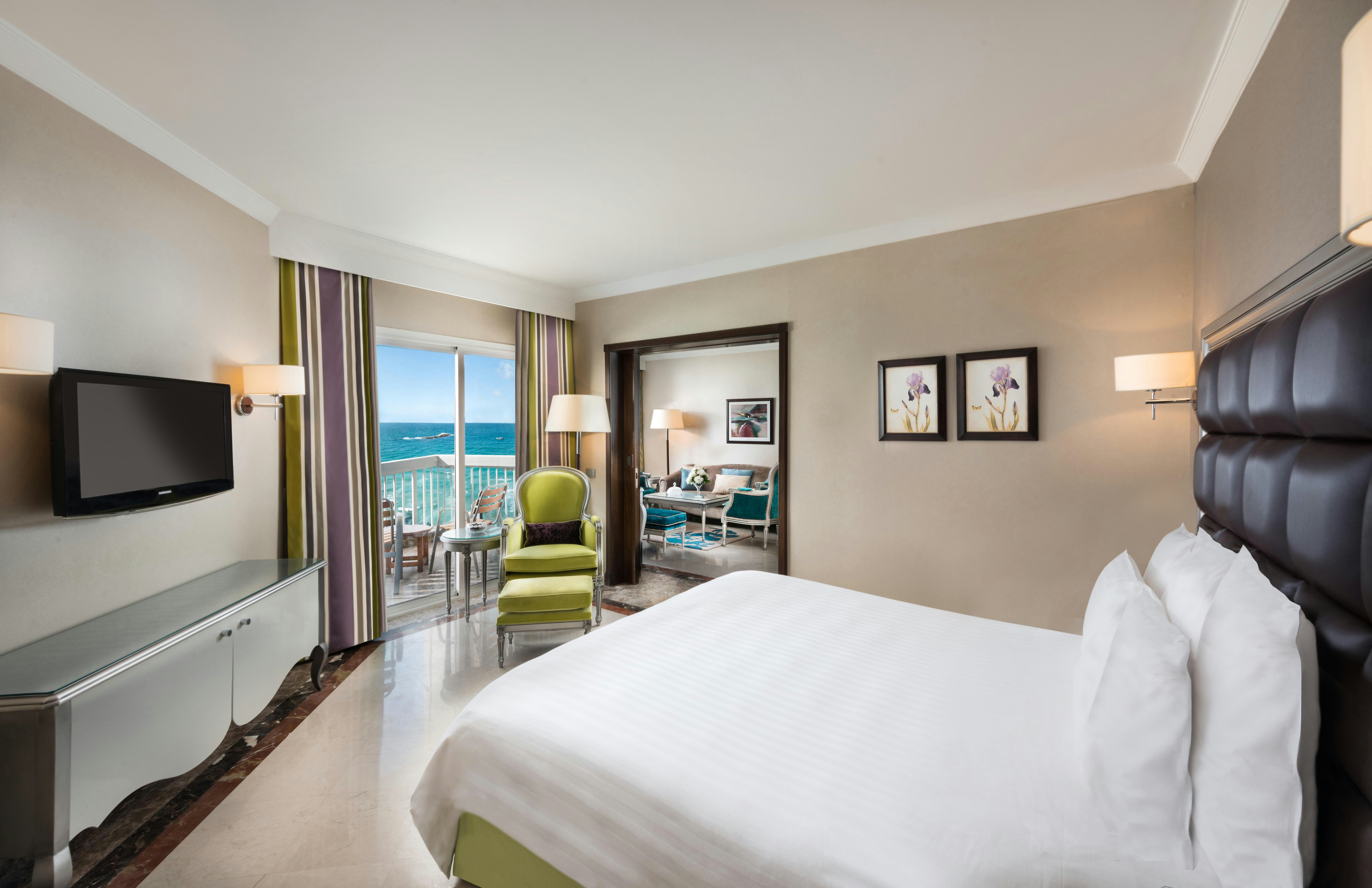 SUITE, KING BED, FULL SEA VIEW