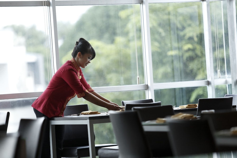 Hotel Santika Makassar 33/37