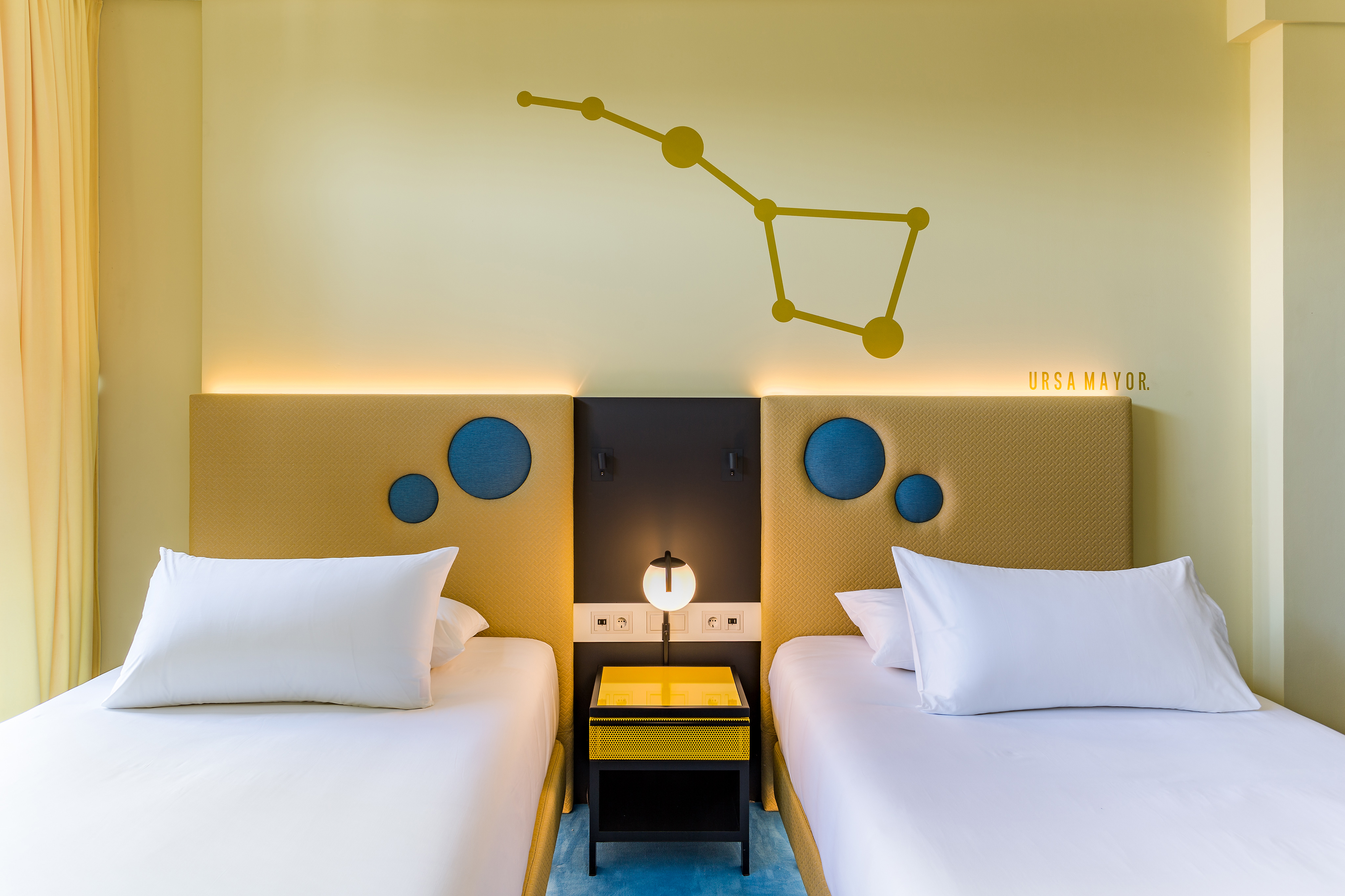 COMFORT, TWIN BEDS