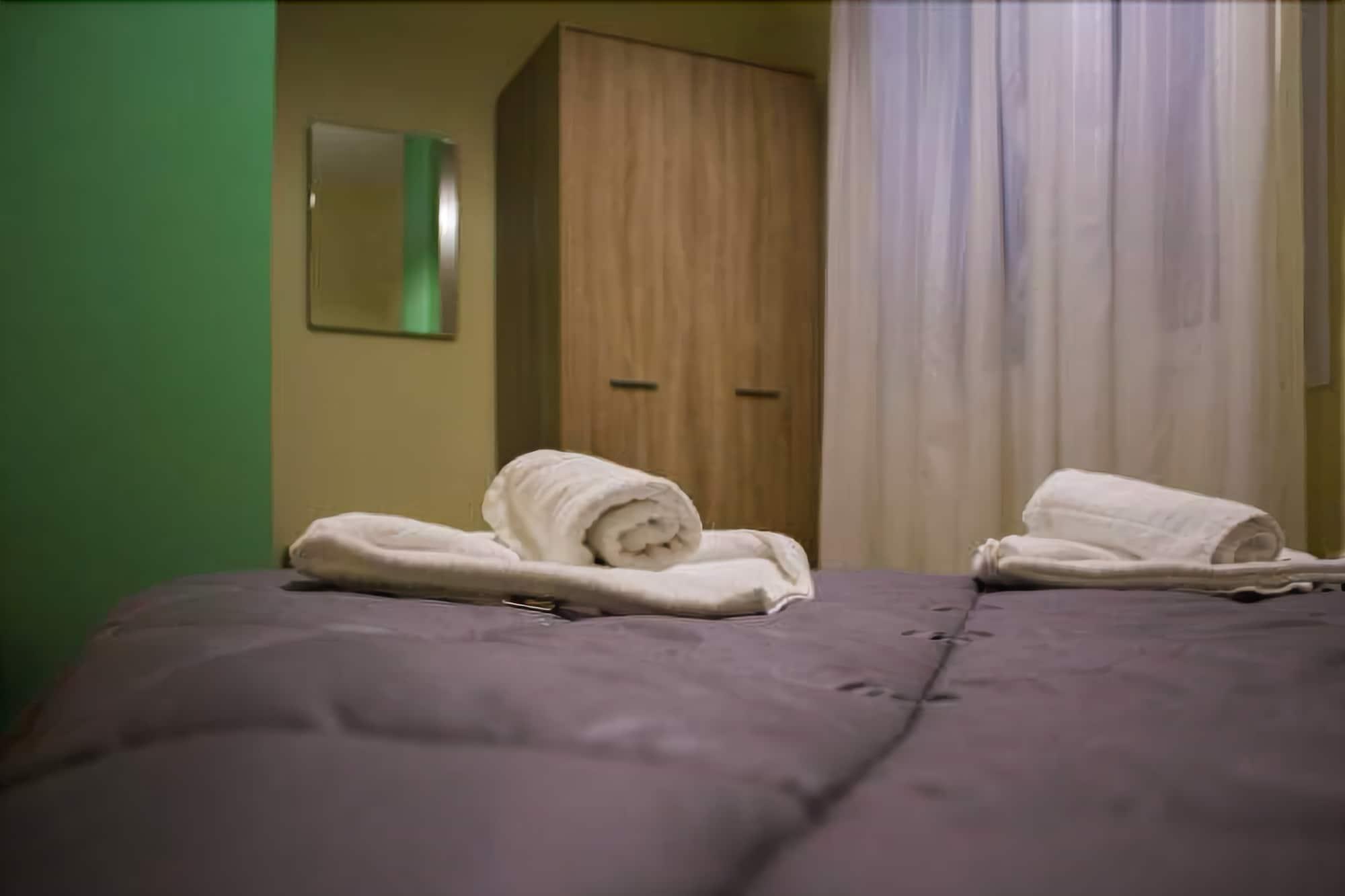 Bonne Nuit Pension 2/18