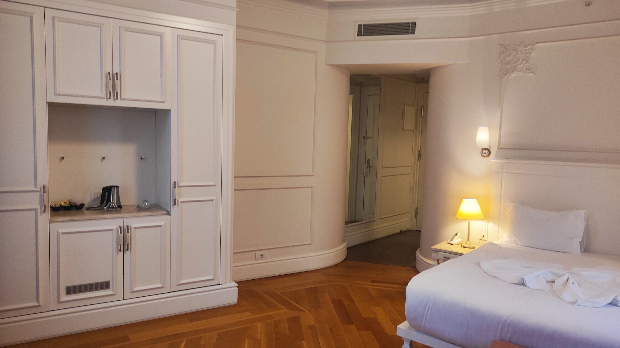 COMFORT, DOUBLE BED, CORNER