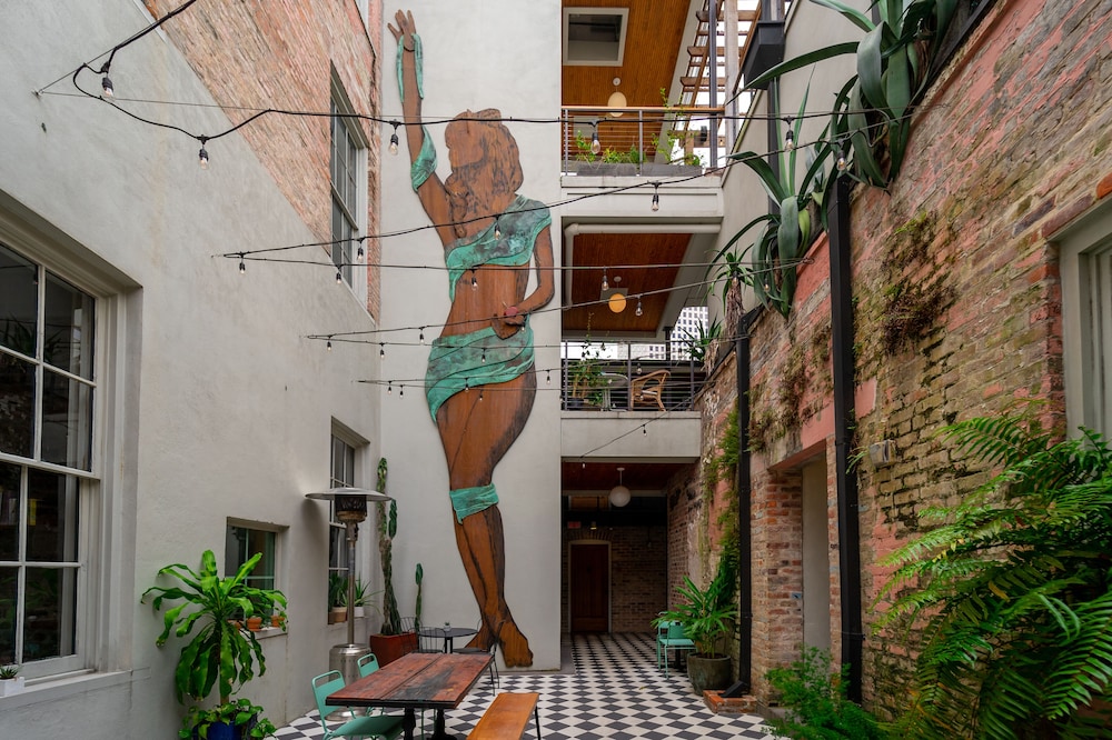 Catahoula Hotel 4/50