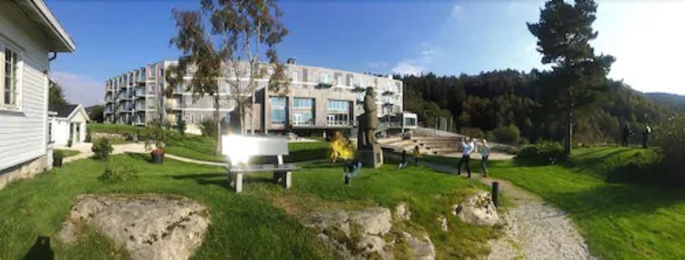 Utsikten Hotel & Resort 64/71