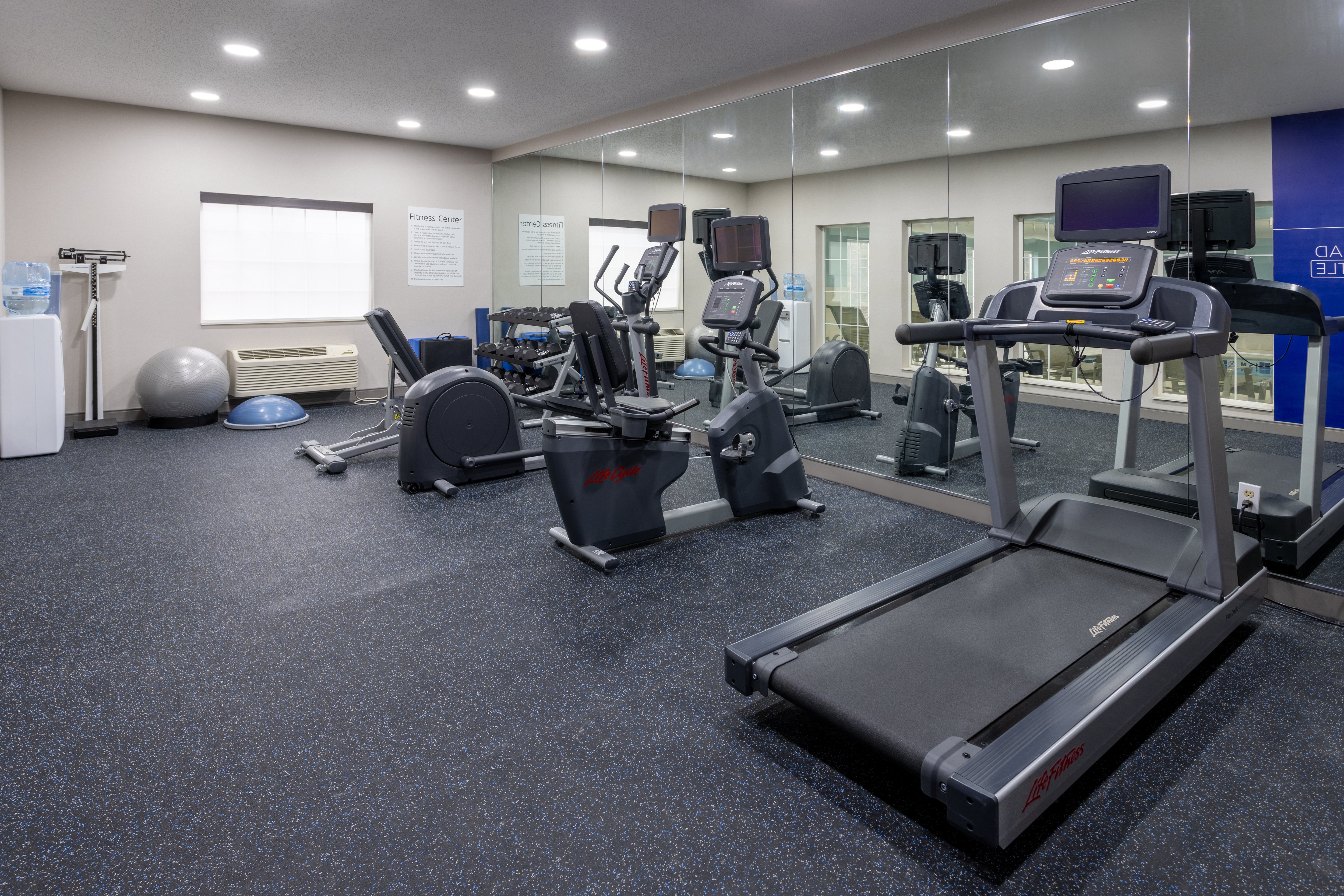 Holiday Inn Express Suites Center Township 45/78