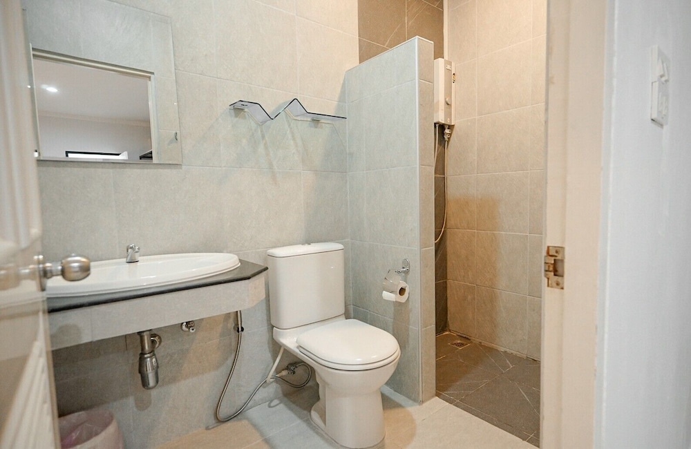 Boonsiri Boutique Hotel 48/50