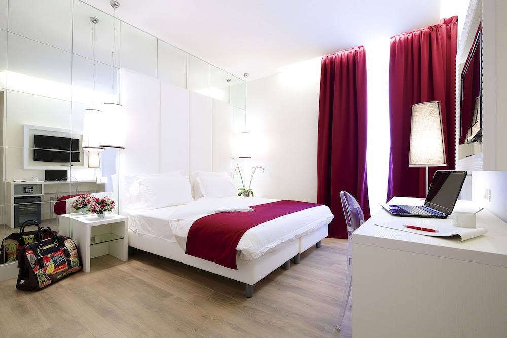 Tullia E Prisca Relais 12/40
