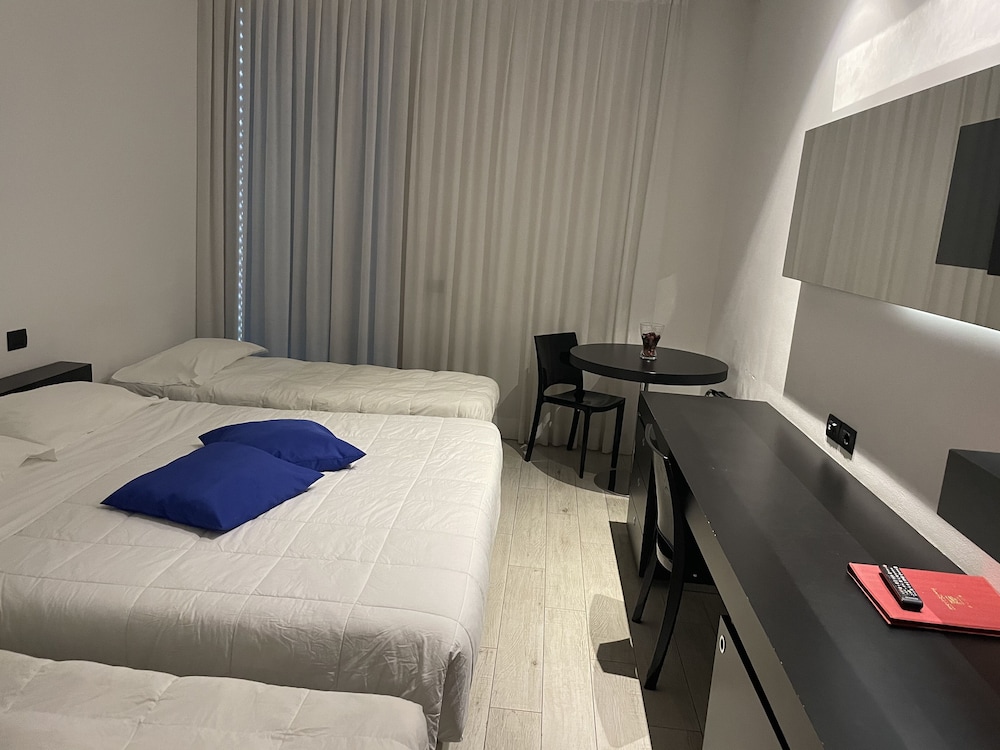 Blue Shades Aparthotel 42/66