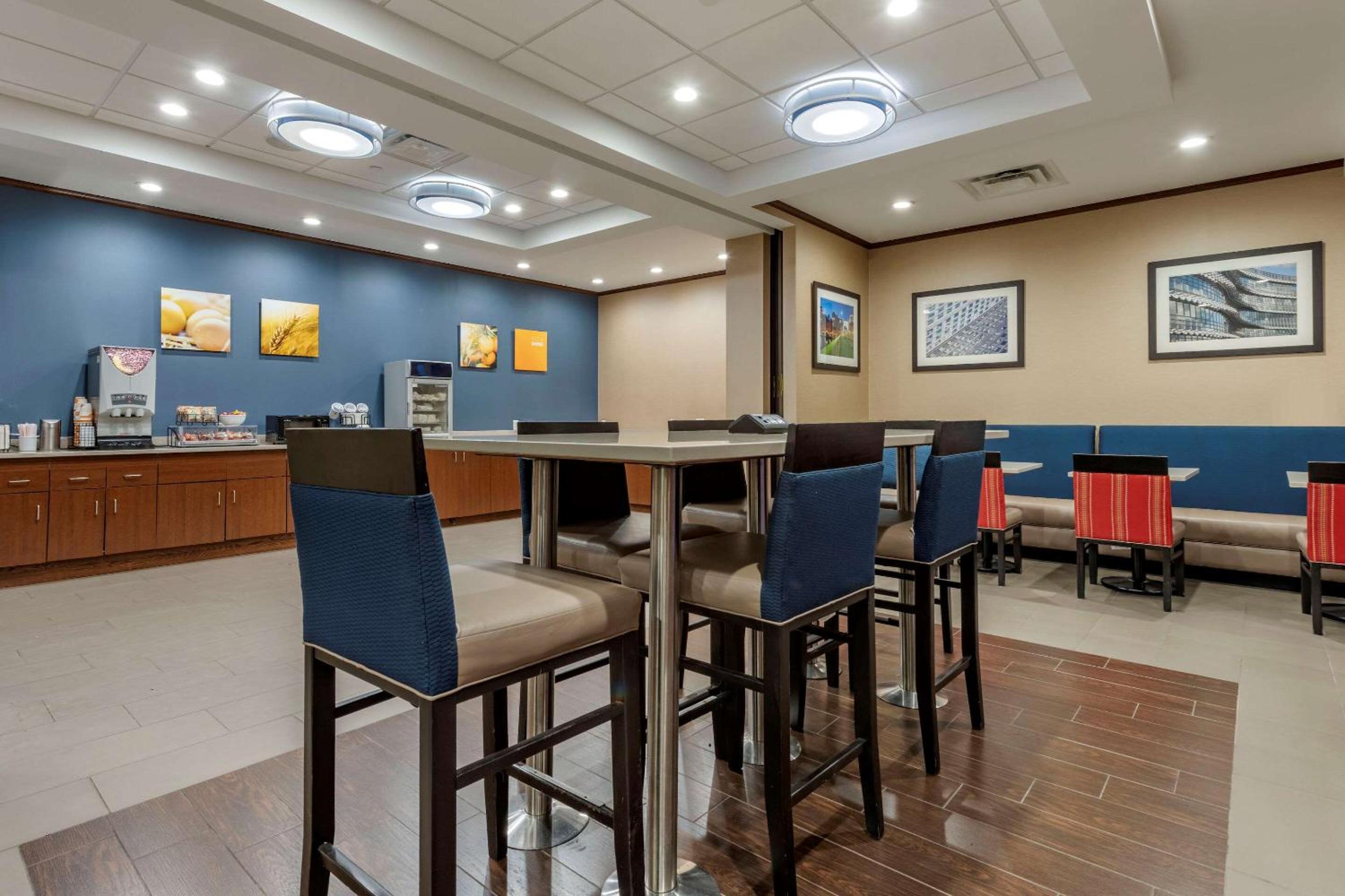 Comfort Inn & Suites 28/40