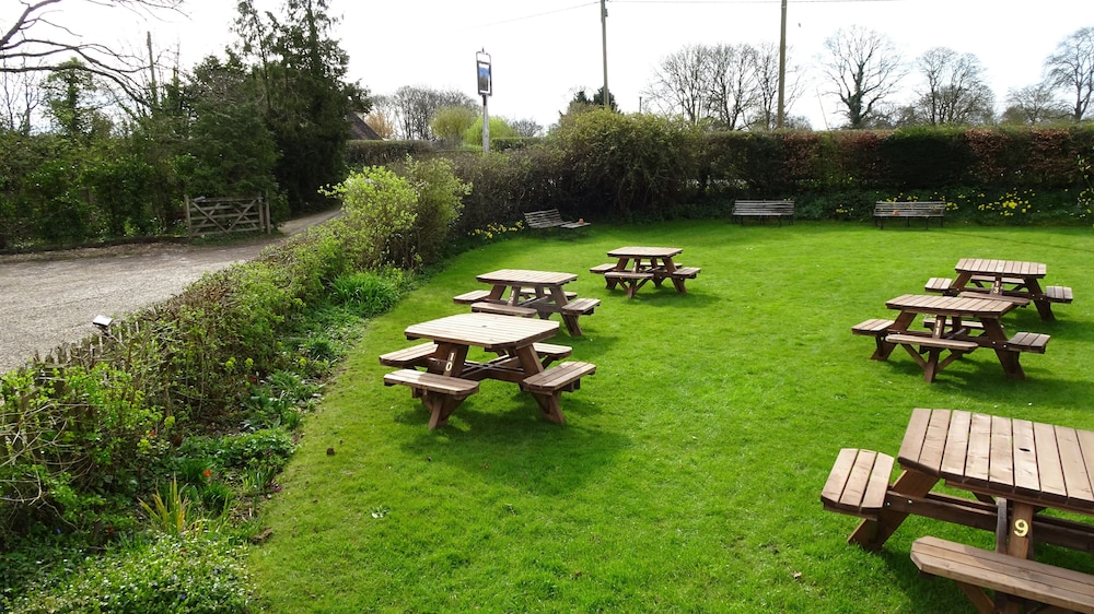 The Furze Bush Inn 26/33
