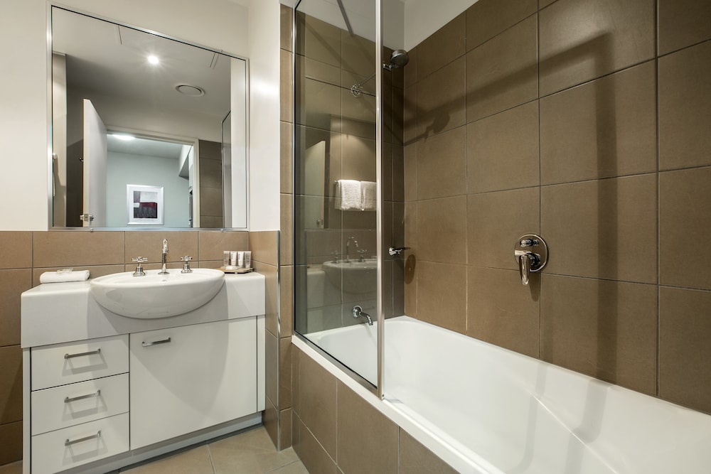 Gladstone Downtown Central Apartment Hotel 43/48