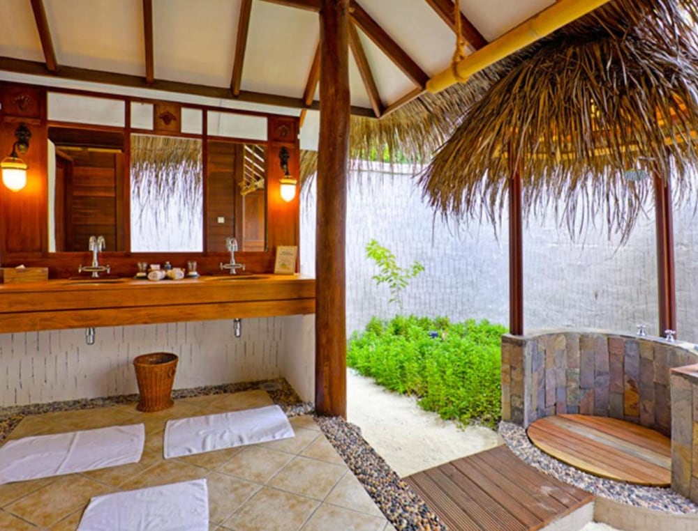 Medhufushi Island Resort 11/96