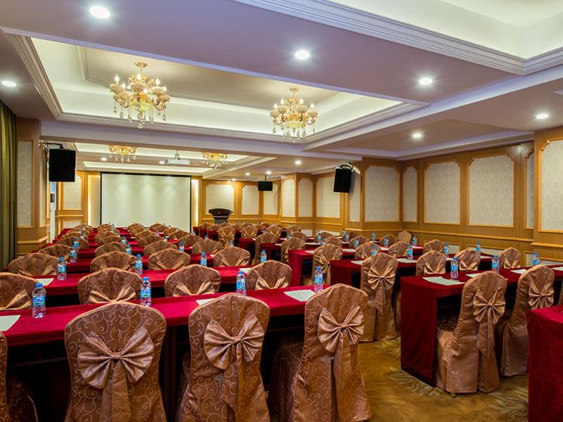 Vienna Hotel (Foshan Lingnan Mingzhu Stadium) 27/33